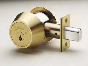 seattle locksmith installs commercial deadbolts